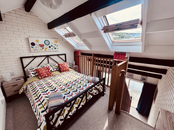 Mezzanine bedroom Kingsize bed