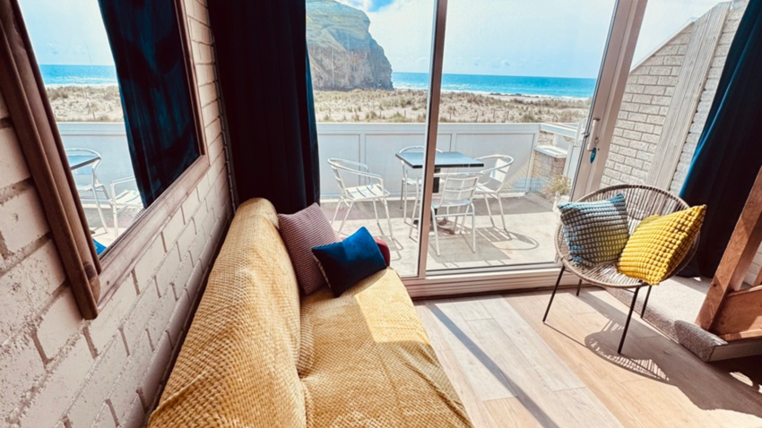 Surf 'n' Sands in Porthtowan  Recently modernised|Sleeps 4| Amazing Coastal Views