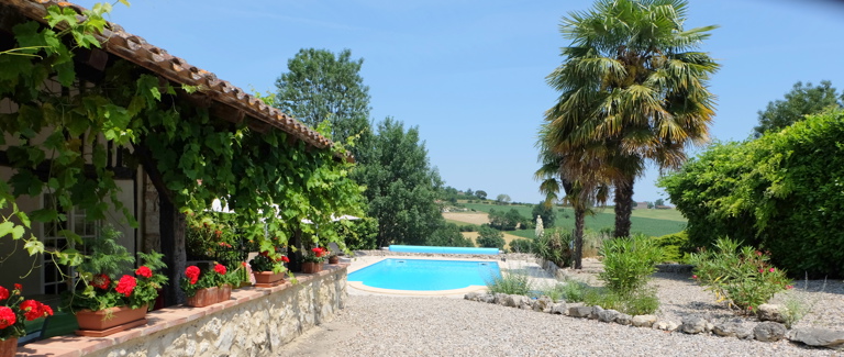 How to Plan a 15-Person Multi-Generational Family Holiday in France