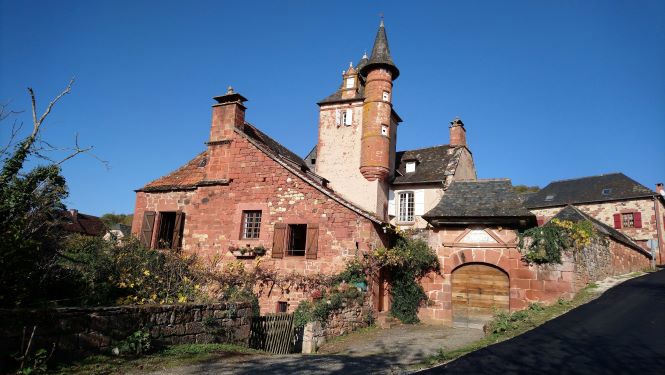Collange la rouge Red bricked house with peppercorn turret la rouge