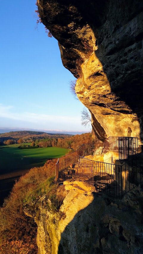 Maison Forte de Reignac Maison Forte de Reignac rock face with sun casting a shadow