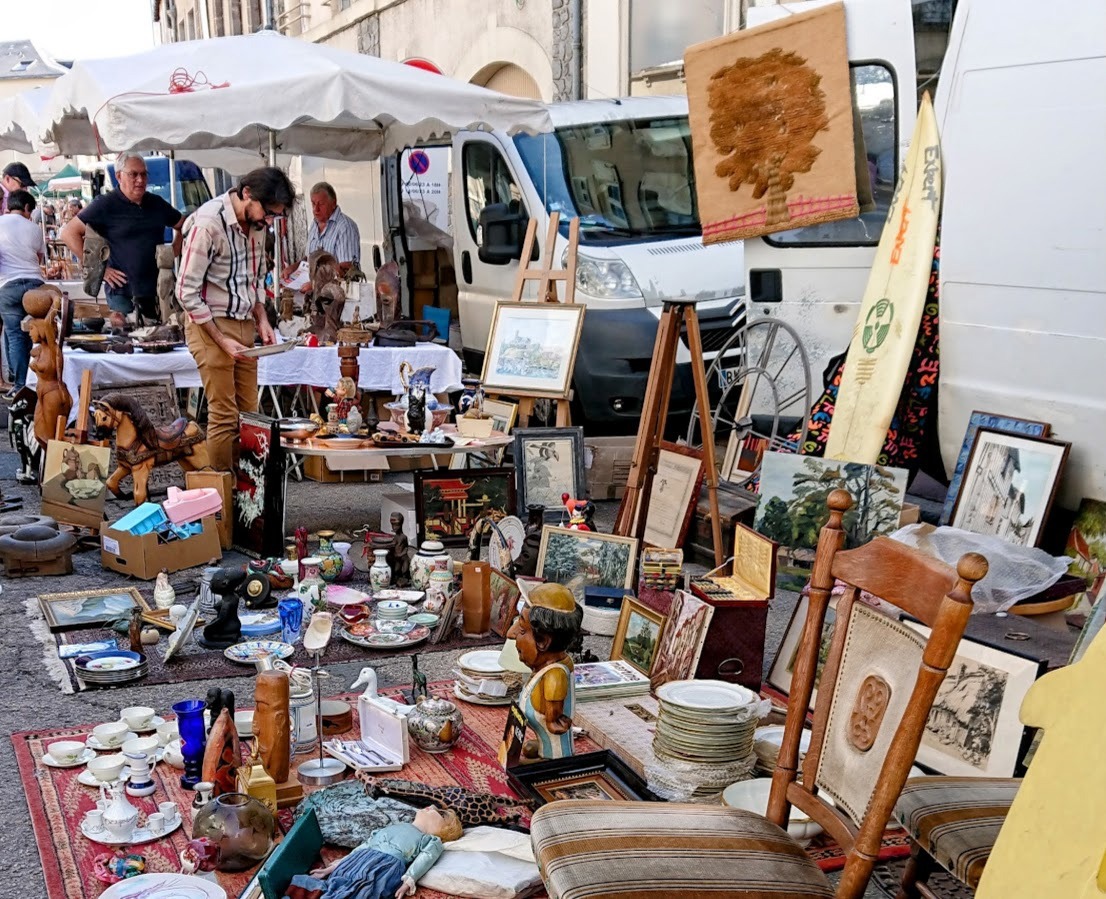 Limoges monthy flea market Monthly flea market by the cathedral in Limoges