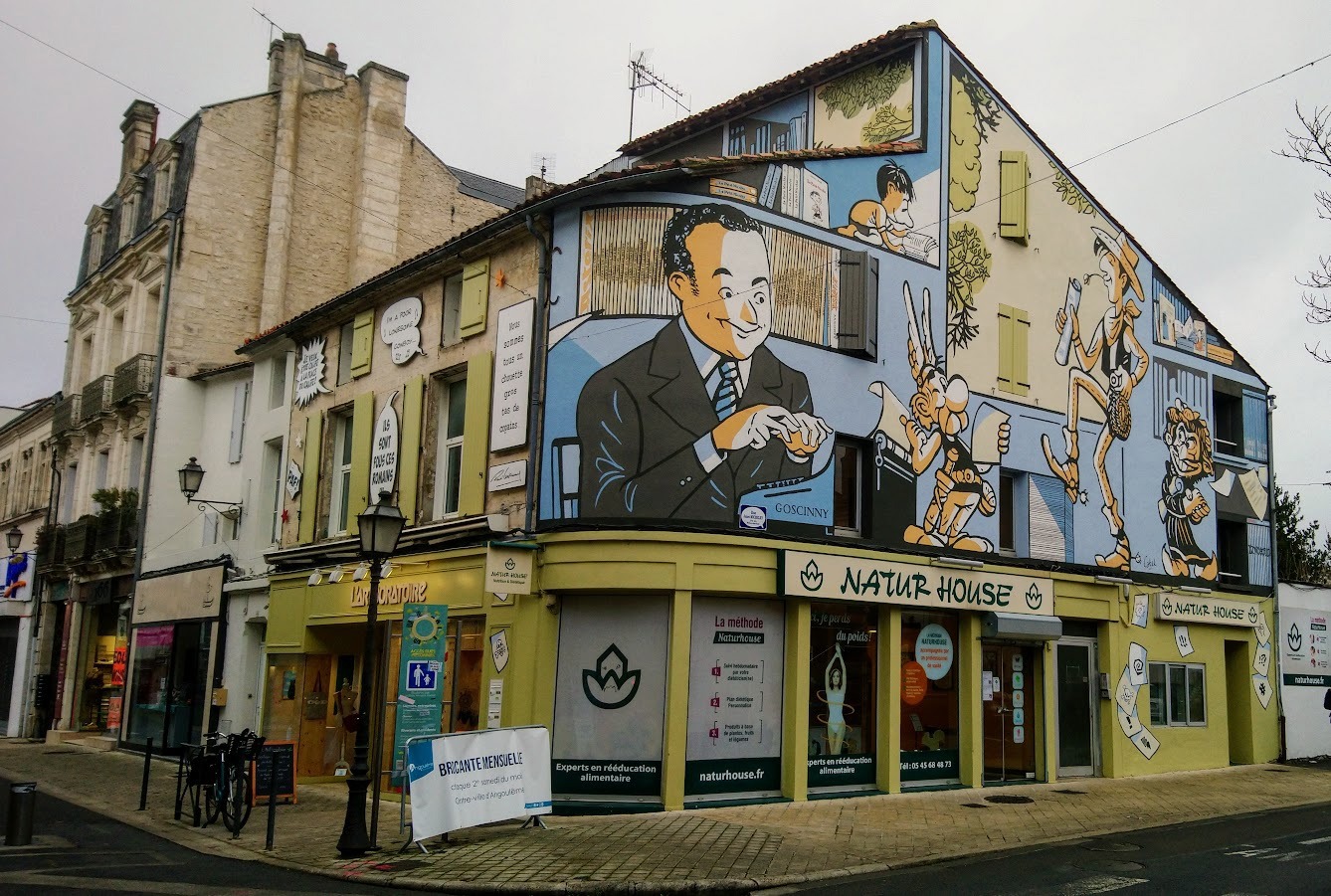 A building in Angouleme adorned with a mural depicting a man.