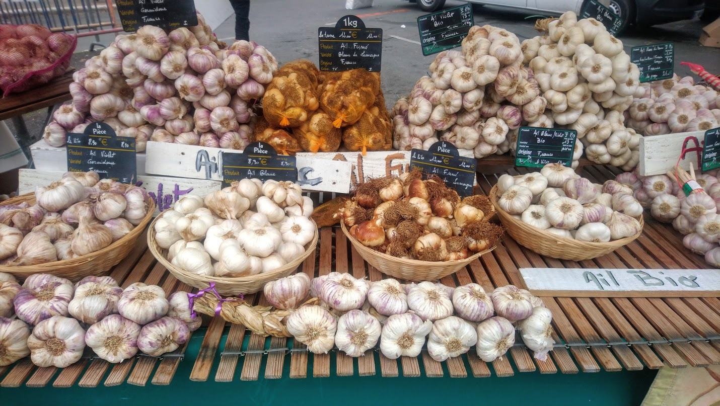 A selection of garlic varieties on a market stall