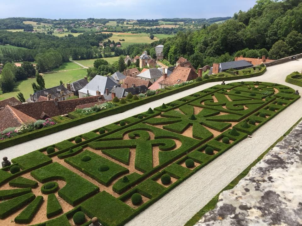 Chateau Hautefort gardens, Dordogne Sculptured gardens and white flowers at Chateau Hautefort
