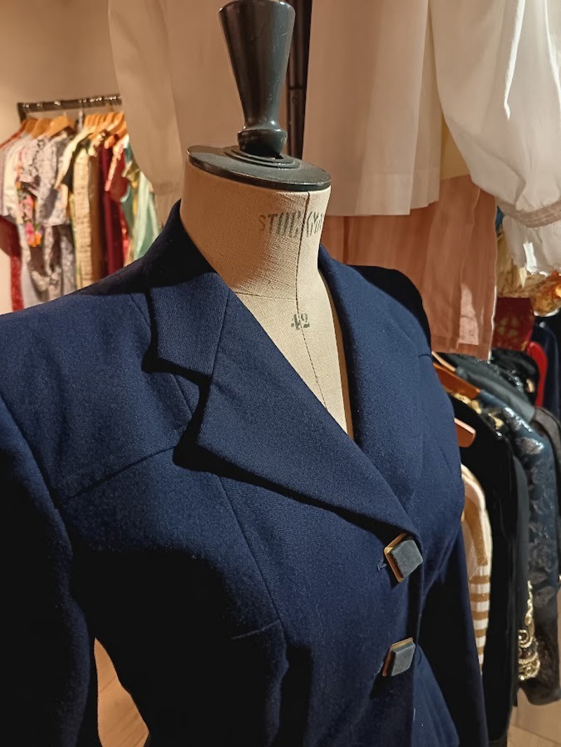 The Vintage Collection at Beaux Souvenirs &mdash; over 600 vintage designer pieces to browse and buy, Dordogne