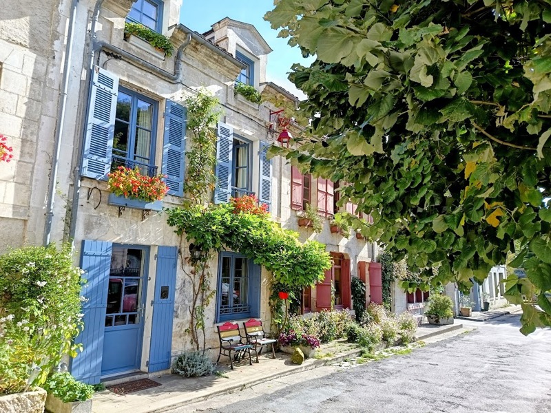 Artisan shops and medieval townhouses lining a quiet street in the centre of Brantôme, Périgord Vert