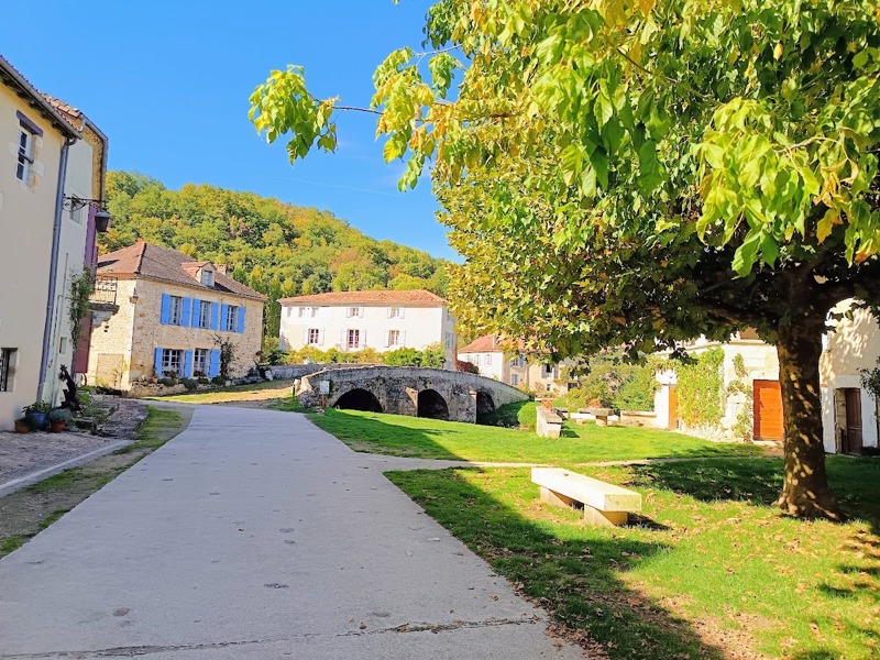 Medieval bridge and stone houses at Saint-Jean-de-C&ocirc;le, one of France's most beautiful villages