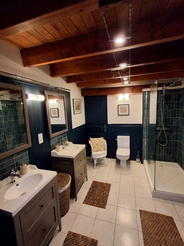 Newly renovated bathroom at Beaux Souvenirs gite Mialet Dordogne