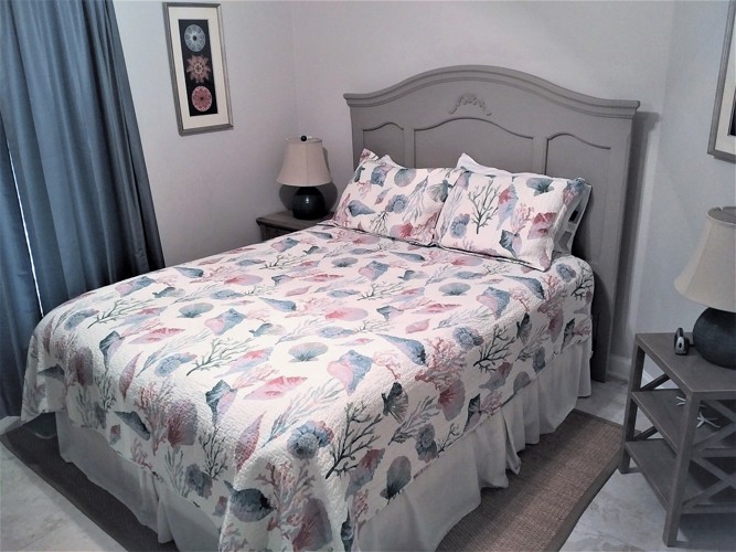 Queen Bed in 2nd bedroom