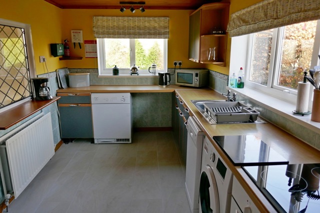 Well-equipped kitchen at Belle View Cottag Well-equipped kitchen at Belle View Cottage