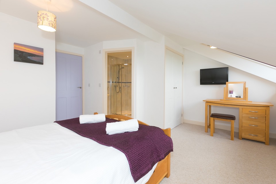 Quality IvesSleeps 8