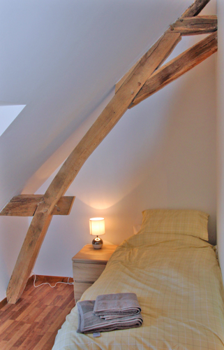 Loire Valley self catering gite upstairs twin bedroom.