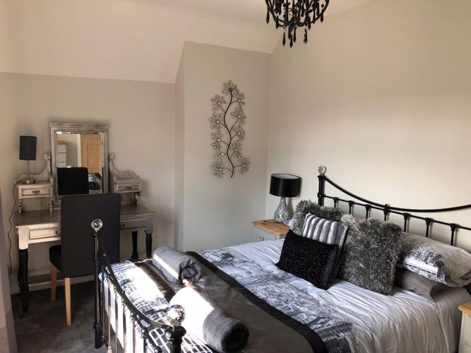 Home from Home Portsmouth - Master bedroom - Kingsize