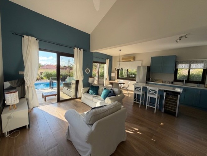 Villa with a pool in Pissouri