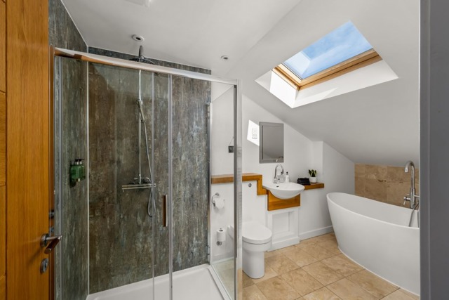 Luxury freestanding bath Luxury freestanding shaped bath