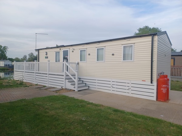 Highgrove - 3 Bed Sleeps 6 - Overlooking Water - NO PETS