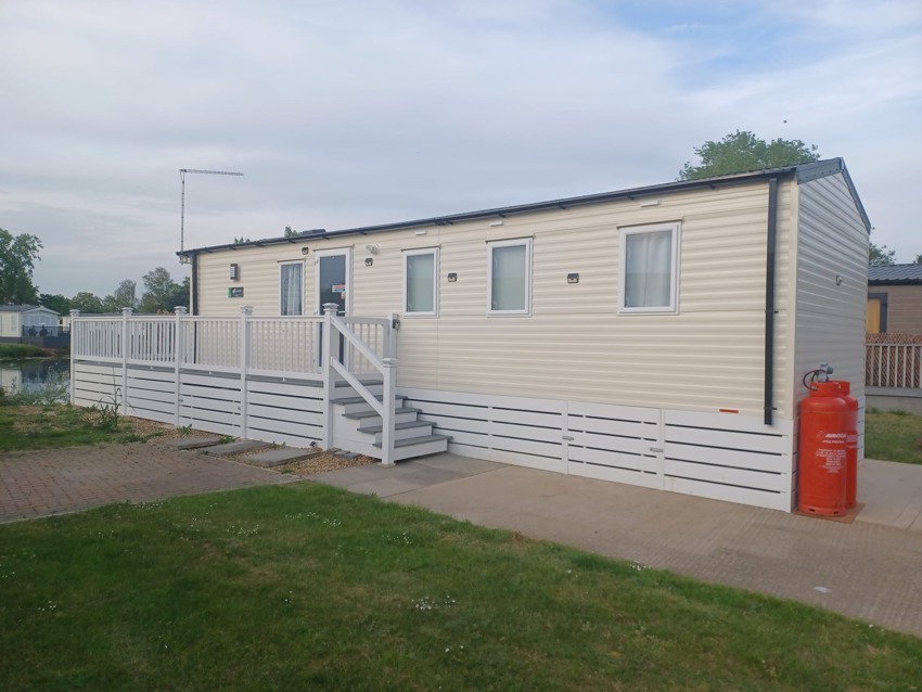 Highgrove - 3 Bed Sleeps 6 - Overlooking Water