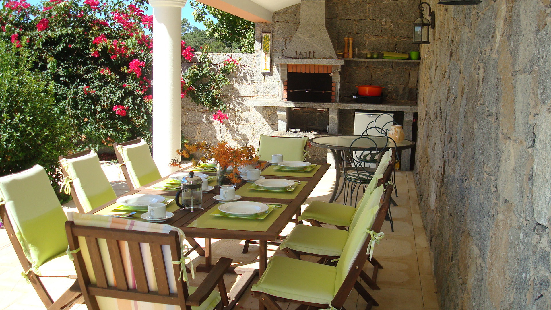 Outside Dining and BBQ Outside dining and BBQ at Villa Vida Nova Algarve
