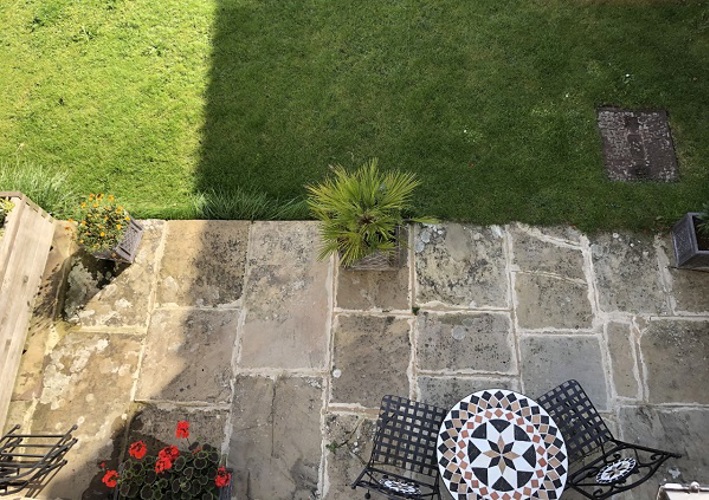 Image of front patio at moulton view