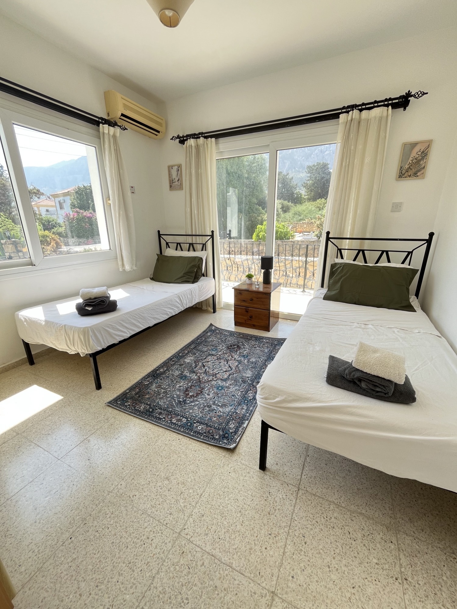 Air-conditioned twin bedroom at Villa Zeytin with mountain views