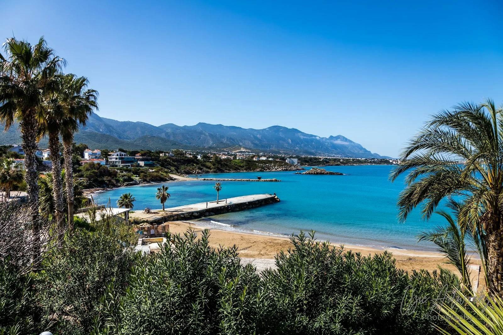 Clear water, quiet bays and relaxed beach days within easy reach. Clear water, quiet bays and relaxed beach days within easy reach.