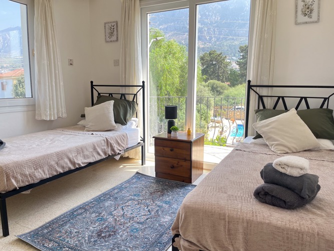 First-floor twin bedroom at Villa Zeytin