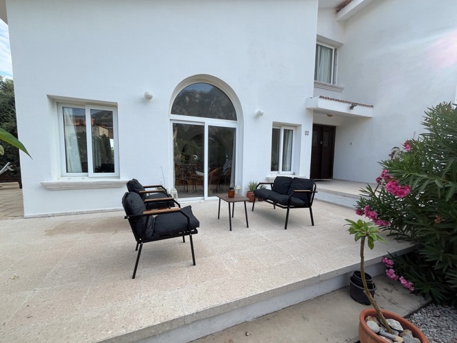 Outdoor seating terrace with flowers at Villa Zeytin