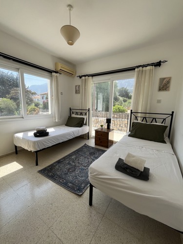 Ground-floor twin bedroom at Villa Zeytin