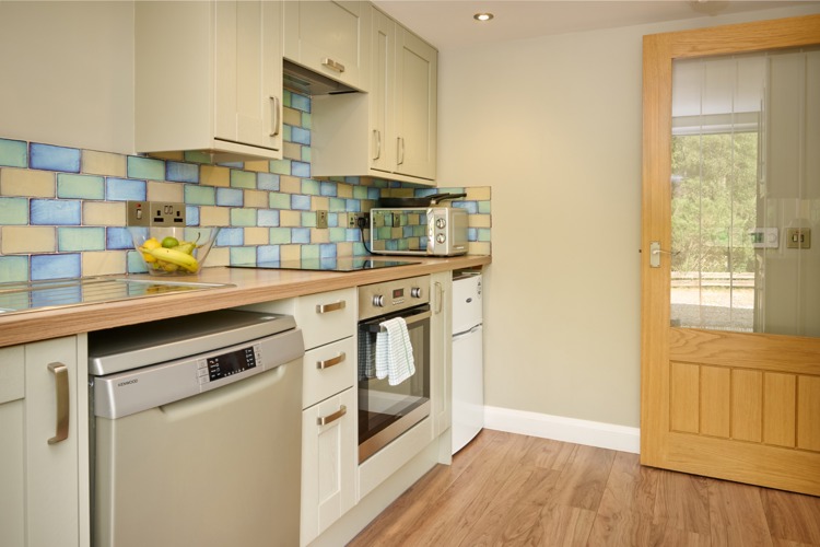 microwave, fridge/freezer