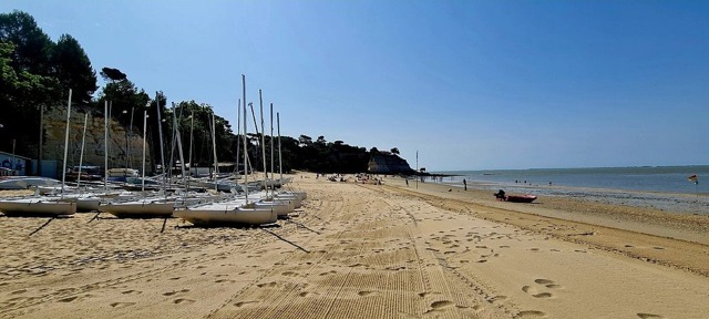 Sens De La Mer - Plage Des Nonnes - Meschers-sur-Gironde Sable fin et bateaux de voile sur la Plage des Nonnes, Meschers-sur-Gironde